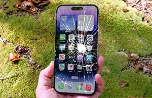 iPhone 14 Cracked Screen